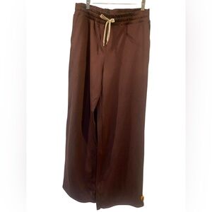 NWOT Vuori straight leg pant BURGUNDY Size M